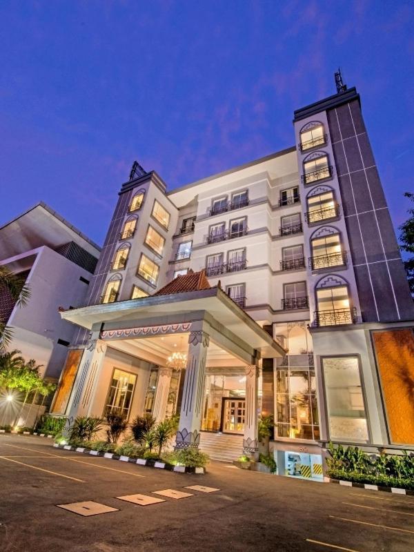 Hotel Grand Serela Yogyakarta Esterno foto